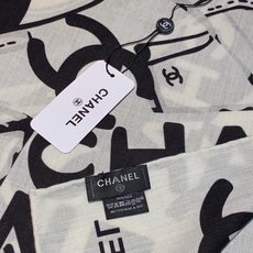 高级成衣系列~Chanel 【140双面同色丝绒披肩】 此系列谱写一曲自由轻灵的赞歌 本系列作品创新演绎品牌的风格符号 高级成衣系列~Chanel 【140双面同色丝绒披肩】 此系列谱写一曲自由轻灵的赞歌 本系列作品创新演绎品牌的风格符号