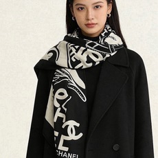 高级成衣系列~Chanel 【140双面同色丝绒披肩】 此系列谱写一曲自由轻灵的赞歌 本系列作品创新演绎品牌的风格符号 高级成衣系列~Chanel 【140双面同色丝绒披肩】 此系列谱写一曲自由轻灵的赞歌 本系列作品创新演绎品牌的风格符号