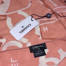 高级成衣系列~Chanel 【140双面同色丝绒披肩】 此系列谱写一曲自由轻灵的赞歌 本系列作品创新演绎品牌的风格符号 高级成衣系列~Chanel 【140双面同色丝绒披肩】 此系列谱写一曲自由轻灵的赞歌 本系列作品创新演绎品牌的风格符号