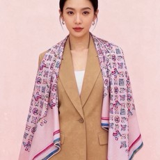 LV x TM 140披肩 【140顶级丝绒双面同色披肩】 本款L Multicolor披肩出自路易威登与知名日本艺术家 LV x TM 140披肩 【140顶级丝绒双面同色披肩】 本款L Multicolor披肩出自路易威登与知名日本艺术家