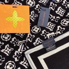 LV x TM 140披肩 【140顶级丝绒双面同色披肩】 本款L Multicolor披肩出自路易威登与知名日本艺术家 LV x TM 140披肩 【140顶级丝绒双面同色披肩】 本款L Multicolor披肩出自路易威登与知名日本艺术家