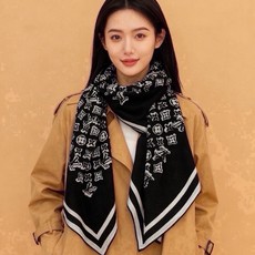LV x TM 140披肩 【140顶级丝绒双面同色披肩】 本款L Multicolor披肩出自路易威登与知名日本艺术家 LV x TM 140披肩 【140顶级丝绒双面同色披肩】 本款L Multicolor披肩出自路易威登与知名日本艺术家