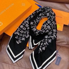 LV x TM 140披肩 【140顶级丝绒双面同色披肩】 本款L Multicolor披肩出自路易威登与知名日本艺术家 LV x TM 140披肩 【140顶级丝绒双面同色披肩】 本款L Multicolor披肩出自路易威登与知名日本艺术家