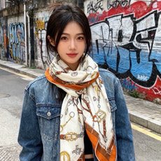 羊绒新款🆕👏👏买了都说好看‼️推荐💕爱马仕双面同色羊绒方巾【跃动的马儿双面同色140】,顶级工艺超值‼️爱马仕专柜爆款🎁 羊绒新款🆕👏👏买了都说好看‼️推荐💕爱马仕双面同色羊绒方巾【跃动的马儿双面同色140】,顶级工艺超值‼️爱马仕专柜爆款🎁