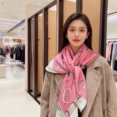 羊绒新款🆕👏👏买了都说好看‼️推荐💕爱马仕双面同色羊绒方巾【跃动的马儿双面同色140】,顶级工艺超值‼️爱马仕专柜爆款🎁 羊绒新款🆕👏👏买了都说好看‼️推荐💕爱马仕双面同色羊绒方巾【跃动的马儿双面同色140】,顶级工艺超值‼️爱马仕专柜爆款🎁