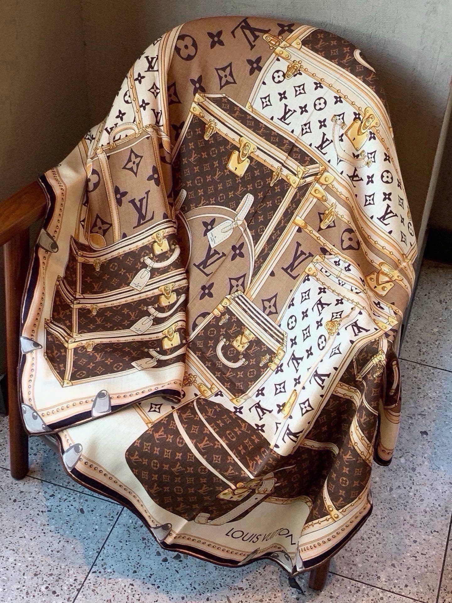 MY NEVERFULL 140丝绒方巾 【140顶级丝绒双面同色】 My Neverfull 丝绒方巾回溯 Never