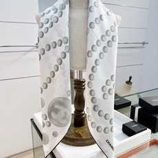 Chanel 90丝巾 新品 18mm顶级真丝双面同色印花 经典的包包鞋子饰品设计 永远是香家最不可错过的时尚单品 高级 Chanel 90丝巾 新品 18mm顶级真丝双面同色印花 经典的包包鞋子饰品设计 永远是香家最不可错过的时尚单品 高级
