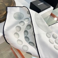 Chanel 90丝巾 新品 18mm顶级真丝双面同色印花 经典的包包鞋子饰品设计 永远是香家最不可错过的时尚单品 高级 Chanel 90丝巾 新品 18mm顶级真丝双面同色印花 经典的包包鞋子饰品设计 永远是香家最不可错过的时尚单品 高级