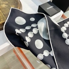 Chanel 90丝巾 新品 18mm顶级真丝双面同色印花 经典的包包鞋子饰品设计 永远是香家最不可错过的时尚单品 高级 Chanel 90丝巾 新品 18mm顶级真丝双面同色印花 经典的包包鞋子饰品设计 永远是香家最不可错过的时尚单品 高级
