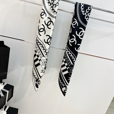 Chanel 26c~ 【18mm顶级双面真丝印花丝巾】 设计元素主要是cclogo、珍珠、山茶花 非常经典的设计、不挑 Chanel 26c~ 【18mm顶级双面真丝印花丝巾】 设计元素主要是cclogo、珍珠、山茶花 非常经典的设计、不挑