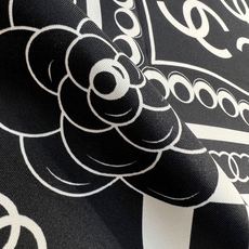 Chanel 26c~ 【18mm顶级双面真丝印花丝巾】 设计元素主要是cclogo、珍珠、山茶花 非常经典的设计、不挑 Chanel 26c~ 【18mm顶级双面真丝印花丝巾】 设计元素主要是cclogo、珍珠、山茶花 非常经典的设计、不挑