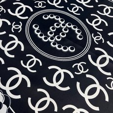 Chanel 26c~ 【18mm顶级双面真丝印花丝巾】 设计元素主要是cclogo、珍珠、山茶花 非常经典的设计、不挑 Chanel 26c~ 【18mm顶级双面真丝印花丝巾】 设计元素主要是cclogo、珍珠、山茶花 非常经典的设计、不挑