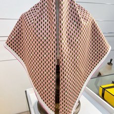 FENDI围巾 FENDI Dots桑蚕丝围巾 粉红色桑蚕丝方形围巾。饰有FENDI Dots图案,由与对角条纹交织的微 FENDI围巾 FENDI Dots桑蚕丝围巾 粉红色桑蚕丝方形围巾。饰有FENDI Dots图案,由与对角条纹交织的微
