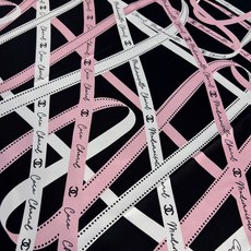 Chanel 26c~ 【18mm顶级双面真丝印花丝巾】 设计元素主要丝带、品牌logo 非常经典的设计、不挑人, 超显 Chanel 26c~ 【18mm顶级双面真丝印花丝巾】 设计元素主要丝带、品牌logo 非常经典的设计、不挑人, 超显