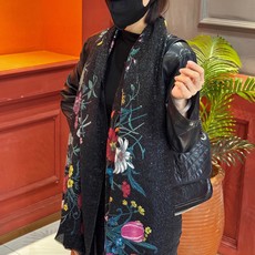 会发光发亮的围巾羊绒新款 🆕🆕🌈💫速度‼️下手一定要快‼️G家新款【花卉长巾】,高端 大爱 货极少 现在用极好‼️真心美 会发光发亮的围巾羊绒新款 🆕🆕🌈💫速度‼️下手一定要快‼️G家新款【花卉长巾】,高端 大爱 货极少 现在用极好‼️真心美