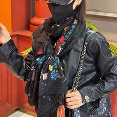会发光发亮的围巾羊绒新款 🆕🆕🌈💫速度‼️下手一定要快‼️G家新款【花卉长巾】,高端 大爱 货极少 现在用极好‼️真心美 会发光发亮的围巾羊绒新款 🆕🆕🌈💫速度‼️下手一定要快‼️G家新款【花卉长巾】,高端 大爱 货极少 现在用极好‼️真心美