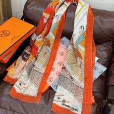 会发光发亮的围巾 爱马仕 专柜同步 买了都说好看羊绒印花‼️推荐💕顶级工艺超值‼️爱马仕专柜爆款🎁🎁羊绒方巾💟立体呈现图 会发光发亮的围巾 爱马仕 专柜同步 买了都说好看羊绒印花‼️推荐💕顶级工艺超值‼️爱马仕专柜爆款🎁🎁羊绒方巾💟立体呈现图