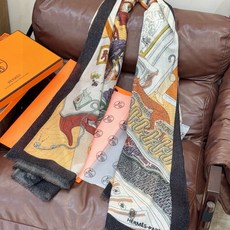 会发光发亮的围巾 爱马仕 专柜同步 买了都说好看羊绒印花‼️推荐💕顶级工艺超值‼️爱马仕专柜爆款🎁🎁羊绒方巾💟立体呈现图 会发光发亮的围巾 爱马仕 专柜同步 买了都说好看羊绒印花‼️推荐💕顶级工艺超值‼️爱马仕专柜爆款🎁🎁羊绒方巾💟立体呈现图
