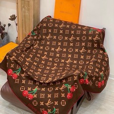 LV X TM MONOGRAM CERISE 140丝绒方巾 【140双面丝绒同色】 LV × TM Monogram LV X TM MONOGRAM CERISE 140丝绒方巾 【140双面丝绒同色】 LV × TM Monogram