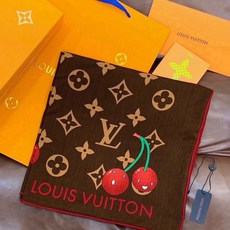 LV X TM MONOGRAM CERISE 140丝绒方巾 【140双面丝绒同色】 LV × TM Monogram LV X TM MONOGRAM CERISE 140丝绒方巾 【140双面丝绒同色】 LV × TM Monogram