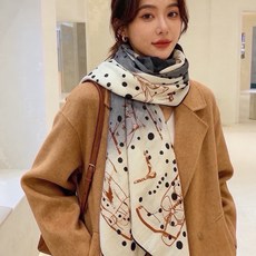 高级成衣系列~Chanel 【140双面同色丝绒披肩】 此系列谱写一曲自由轻灵的赞歌 本系列作品创新演绎品牌的风格符号 高级成衣系列~Chanel 【140双面同色丝绒披肩】 此系列谱写一曲自由轻灵的赞歌 本系列作品创新演绎品牌的风格符号
