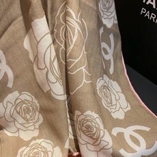 香奈儿上新❤️ 【Chanel】 经典茶花优雅Coco风,Chanel最新丝绒大方巾~气质到骨子里,香奶奶新一季的面料 香奈儿上新❤️ 【Chanel】 经典茶花优雅Coco风,Chanel最新丝绒大方巾~气质到骨子里,香奶奶新一季的面料
