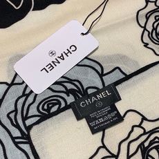 香奈儿上新❤️ 【Chanel】 经典茶花优雅Coco风,Chanel最新丝绒大方巾~气质到骨子里,香奶奶新一季的面料 香奈儿上新❤️ 【Chanel】 经典茶花优雅Coco风,Chanel最新丝绒大方巾~气质到骨子里,香奶奶新一季的面料