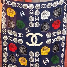 香奈儿上新❤️ 【Chanel】 经典茶花优雅Coco风,Chanel最新丝绒大方巾~气质到骨子里,香奶奶新一季的面料 香奈儿上新❤️ 【Chanel】 经典茶花优雅Coco风,Chanel最新丝绒大方巾~气质到骨子里,香奶奶新一季的面料