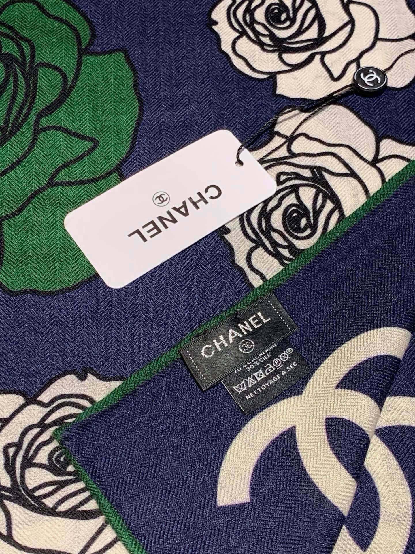 香奈儿上新❤️ 【Chanel】 经典茶花优雅Coco风,Chanel最新丝绒大方巾~气质到骨子里,香奶奶新一季的面料 香奈儿上新❤️ 【Chanel】 经典茶花优雅Coco风,Chanel最新丝绒大方巾~气质到骨子里,香奶奶新一季的面料