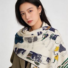 💟上新🆕💕手工卷边!羊绒和真丝混纺披肩(70%羊绒30%桑蚕丝)。 这款披肩采用经典山羊绒和真丝混纺面料,柔软轻盈,佩戴 💟上新🆕💕手工卷边!羊绒和真丝混纺披肩(70%羊绒30%桑蚕丝)。 这款披肩采用经典山羊绒和真丝混纺面料,柔软轻盈,佩戴
