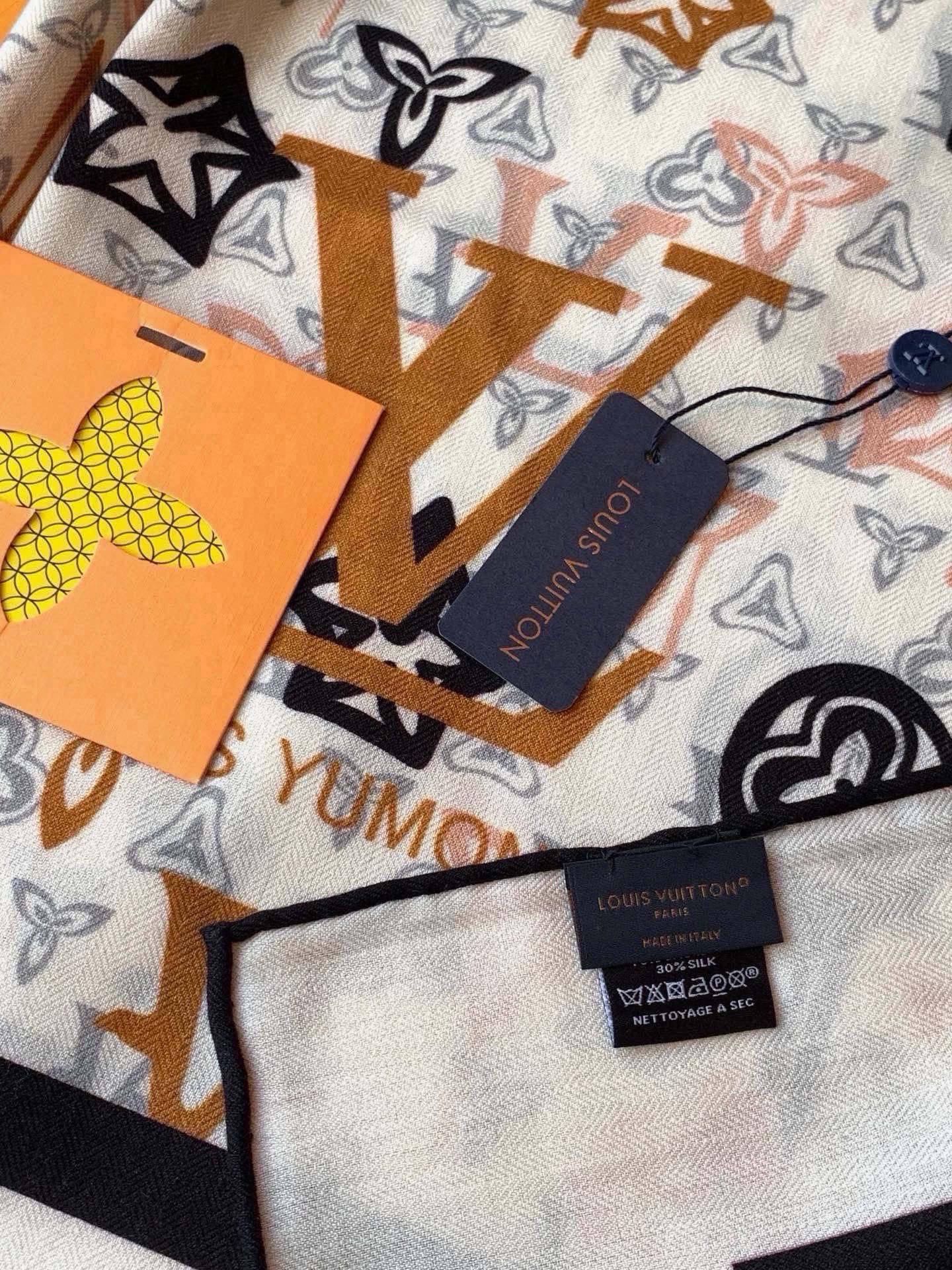 LV x TM 140披肩 【140顶级丝绒双面同色披肩】 本款L Multicolor披肩出自路易威登与知名日本艺术家