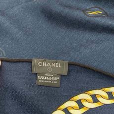 高级成衣系列~Chanel 【140双面同色丝绒披肩】 此系列谱写一曲自由轻灵的赞歌 本系列作品创新演绎品牌的风格符号 高级成衣系列~Chanel 【140双面同色丝绒披肩】 此系列谱写一曲自由轻灵的赞歌 本系列作品创新演绎品牌的风格符号
