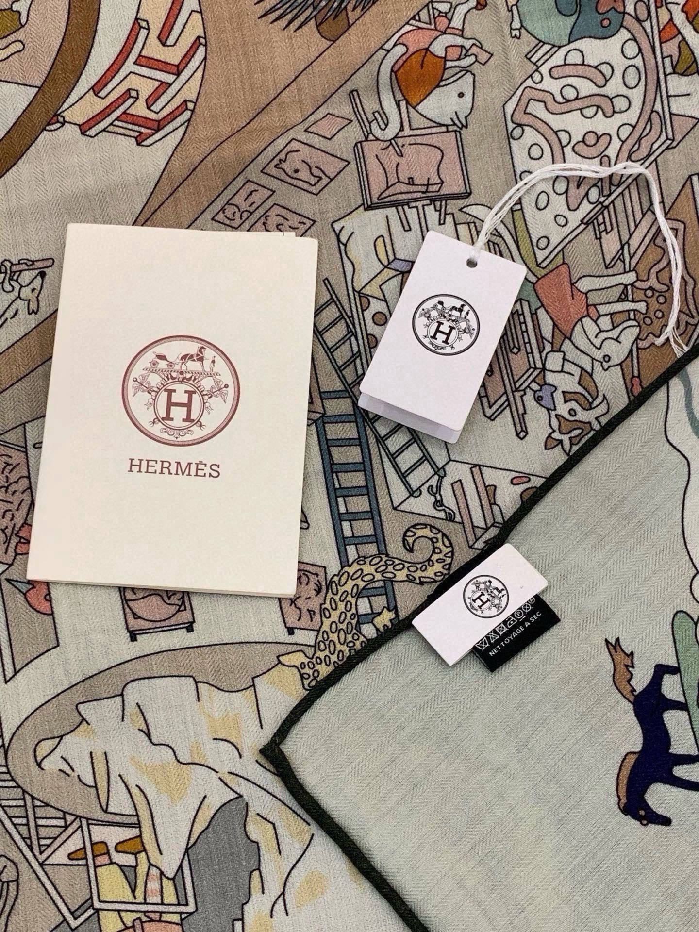 “马术学院”140双面同色丝绒披肩～Hermes  手工卷边丝绒方巾（30%桑蚕丝70%羊绒） 这款爱马仕的经典单品展现