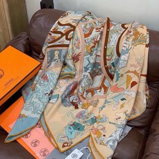 “马术学院”140双面同色丝绒披肩~Hermes 手工卷边丝绒方巾(30%桑蚕丝70%羊绒) 这款爱马仕的经典单品展现 “马术学院”140双面同色丝绒披肩~Hermes 手工卷边丝绒方巾(30%桑蚕丝70%羊绒) 这款爱马仕的经典单品展现