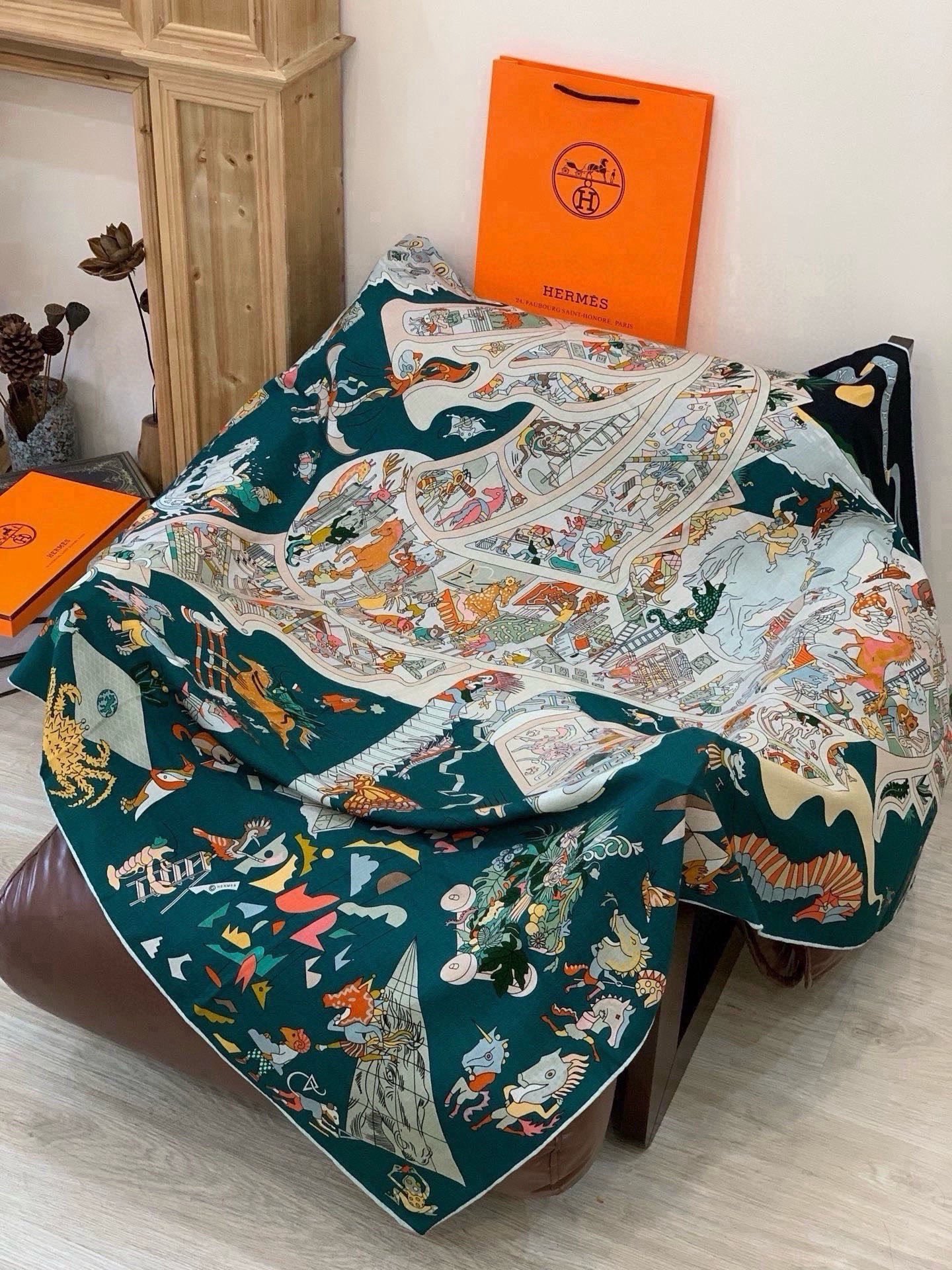 “马术学院”140双面同色丝绒披肩～Hermes  手工卷边丝绒方巾（30%桑蚕丝70%羊绒） 这款爱马仕的经典单品展现