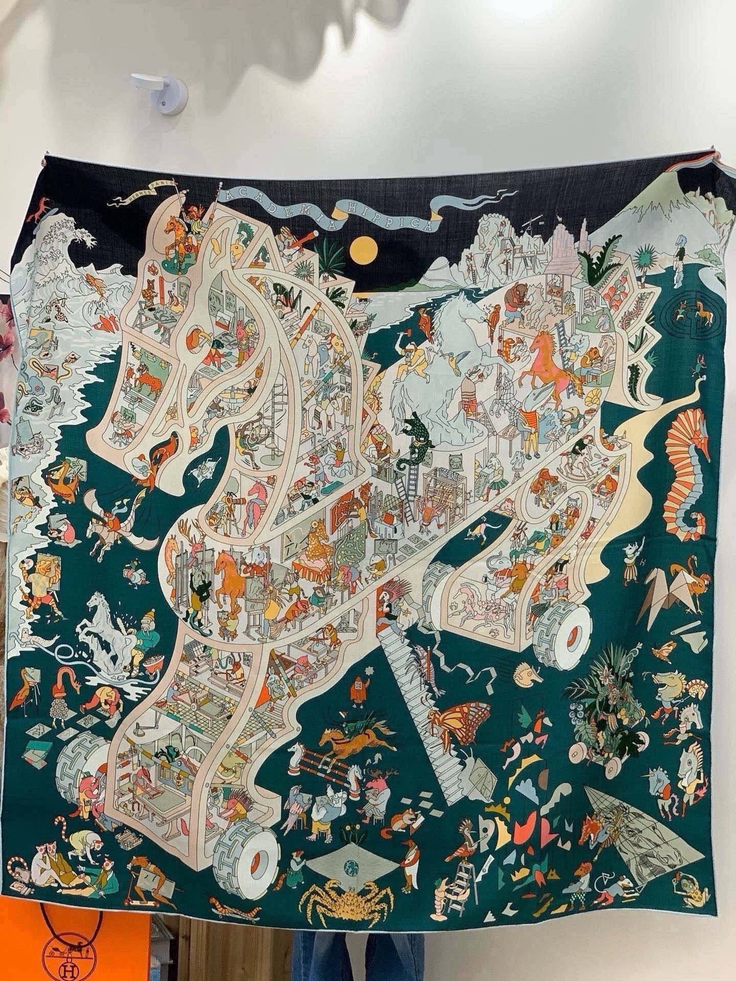 “马术学院”140双面同色丝绒披肩～Hermes  手工卷边丝绒方巾（30%桑蚕丝70%羊绒） 这款爱马仕的经典单品展现