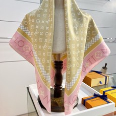 MONOGRAM SILHOUETTE 90双面丝巾 Monogram Silhouette 方巾为华美桑蚕丝融入 Mo MONOGRAM SILHOUETTE 90双面丝巾 Monogram Silhouette 方巾为华美桑蚕丝融入 Mo