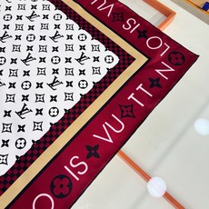 MONOGRAM SILHOUETTE 90双面丝巾 Monogram Silhouette 方巾为华美桑蚕丝融入 Mo MONOGRAM SILHOUETTE 90双面丝巾 Monogram Silhouette 方巾为华美桑蚕丝融入 Mo