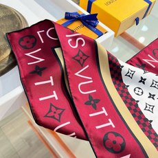 MONOGRAM SILHOUETTE 90双面丝巾 Monogram Silhouette 方巾为华美桑蚕丝融入 Mo MONOGRAM SILHOUETTE 90双面丝巾 Monogram Silhouette 方巾为华美桑蚕丝融入 Mo