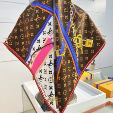 STRAP AND TRUNK SQUARE 90方巾 StraP And Trunk Square 方巾致敬品牌制箱传 STRAP AND TRUNK SQUARE 90方巾 StraP And Trunk Square 方巾致敬品牌制箱传