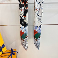 VIVIENNE WINTER HOLIDAY 90双面方巾 Vivienne Winter Holiday 方巾取材丰 VIVIENNE WINTER HOLIDAY 90双面方巾 Vivienne Winter Holiday 方巾取材丰