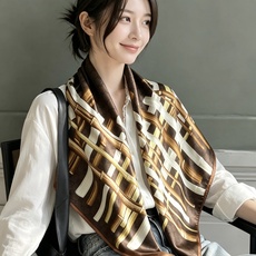 印花桑蚕丝斜纹方巾_Gucci 2026早春系列女士桑蚕丝配饰以新颖印花焕新演绎品牌典藏图案。这款方巾以斜纹桑蚕丝打造, 印花桑蚕丝斜纹方巾_Gucci 2026早春系列女士桑蚕丝配饰以新颖印花焕新演绎品牌典藏图案。这款方巾以斜纹桑蚕丝打造,