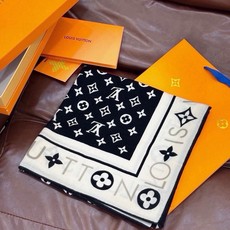 🆕 MONOGRAM INFINITY 140丝绒方巾 【140顶级丝绒双面同色】 Monogram Infinit 🆕 MONOGRAM INFINITY 140丝绒方巾 【140顶级丝绒双面同色】 Monogram Infinit