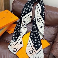 🆕 MONOGRAM INFINITY 140丝绒方巾 【140顶级丝绒双面同色】 Monogram Infinit 🆕 MONOGRAM INFINITY 140丝绒方巾 【140顶级丝绒双面同色】 Monogram Infinit