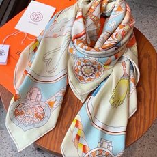 🆕 【双面同色】原单爱马仕140cm丝绒方巾💕 甜蜜的鞍具,装饰家芳登和佩西耶设计的一款餐盘增添骑士般的浪漫气息,该餐 🆕 【双面同色】原单爱马仕140cm丝绒方巾💕 甜蜜的鞍具,装饰家芳登和佩西耶设计的一款餐盘增添骑士般的浪漫气息,该餐