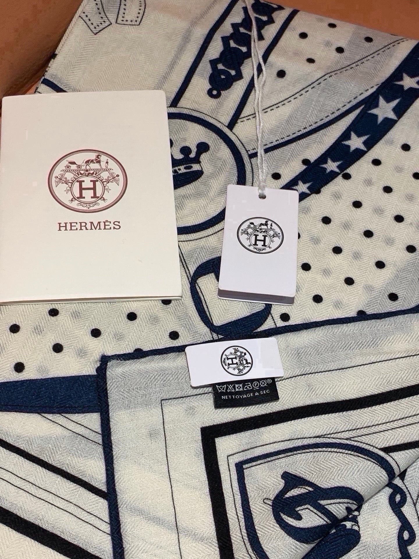 🆕  “清晨漫步Bandana”140厘米双面同色丝绒披肩 手工卷边山羊绒和真丝混纺披肩（70%山羊绒，30%桑蚕丝）。