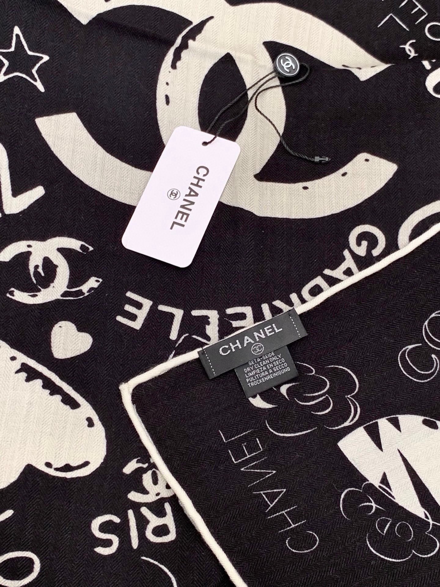 🆕   高级成衣系列～Chanel  【140双面同色丝绒披肩】 此系列谱写一曲自由轻灵的赞歌 本系列作品创新演绎品牌的