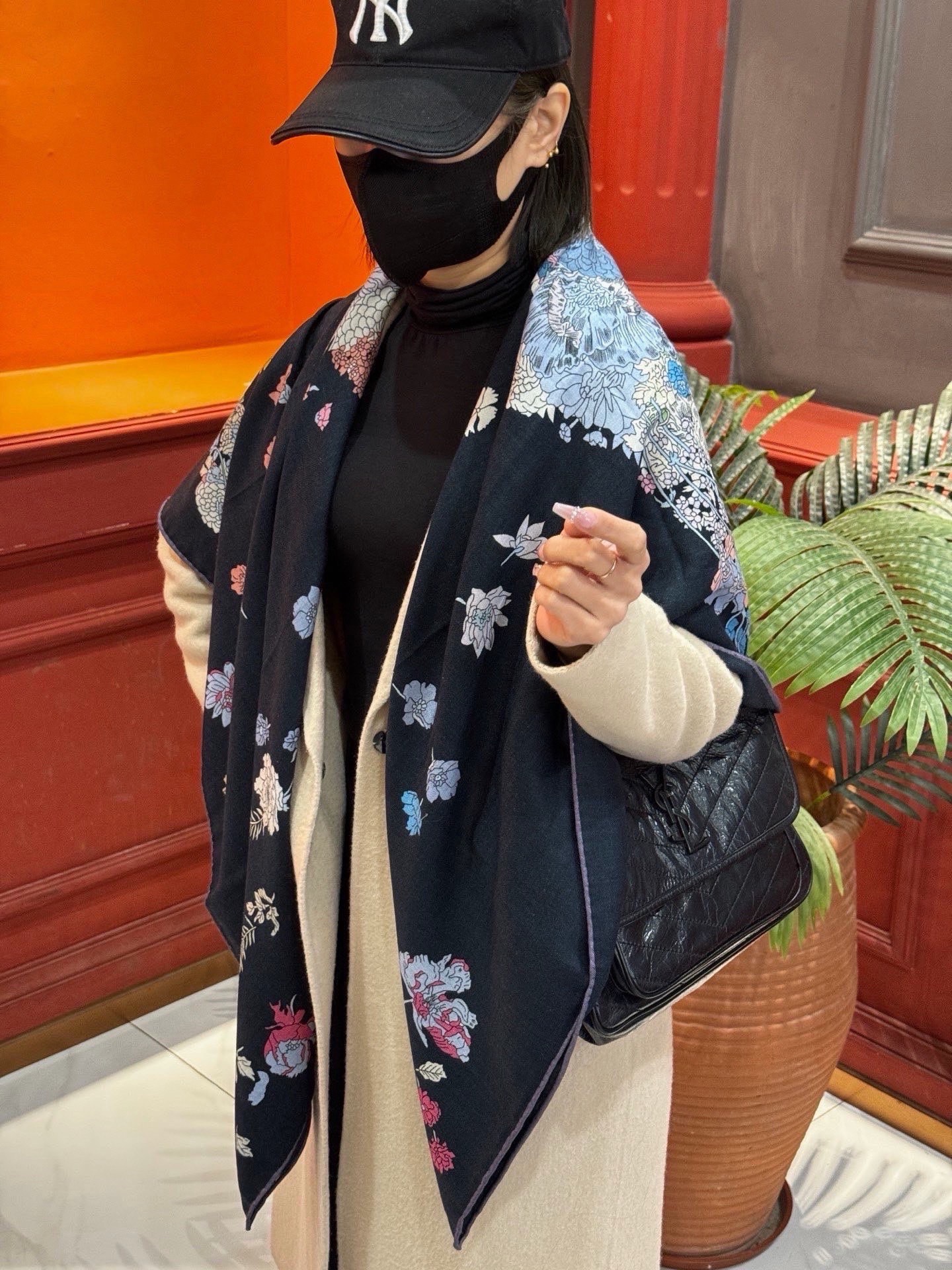 🆕  ❤  双面同色【▪️卓尔不凡，高级有气场！！】非常抬人，带点故事的精彩！永远加分的hermes艺术单品！美中有趣味