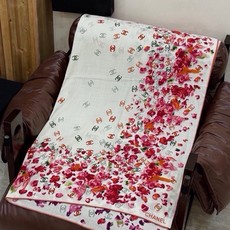 🆕 🌸·春日碎花 Chanel 140丝绒双面披肩 新款碎花花披肩 超级有氛围感 135*135cm的大尺寸 配色太好 🆕 🌸·春日碎花 Chanel 140丝绒双面披肩 新款碎花花披肩 超级有氛围感 135*135cm的大尺寸 配色太好