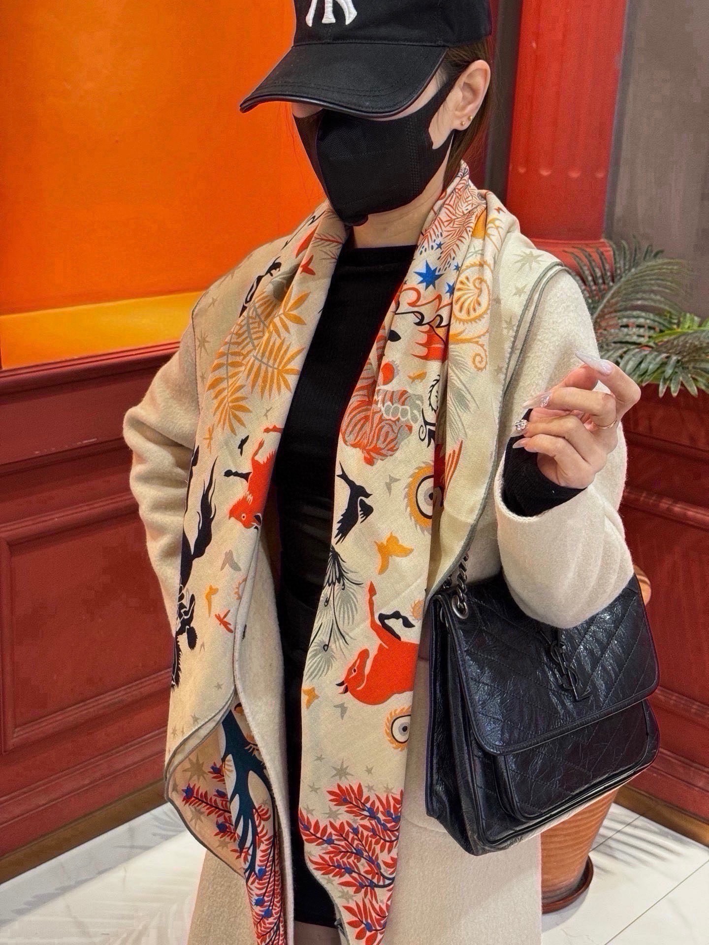 🆕 羊绒新款🆕👏👏买了都说好看‼️推荐💕爱马仕双面同色羊绒方巾【玛雅森林双面同色140】，顶级工艺超值‼️爱马仕专柜爆款